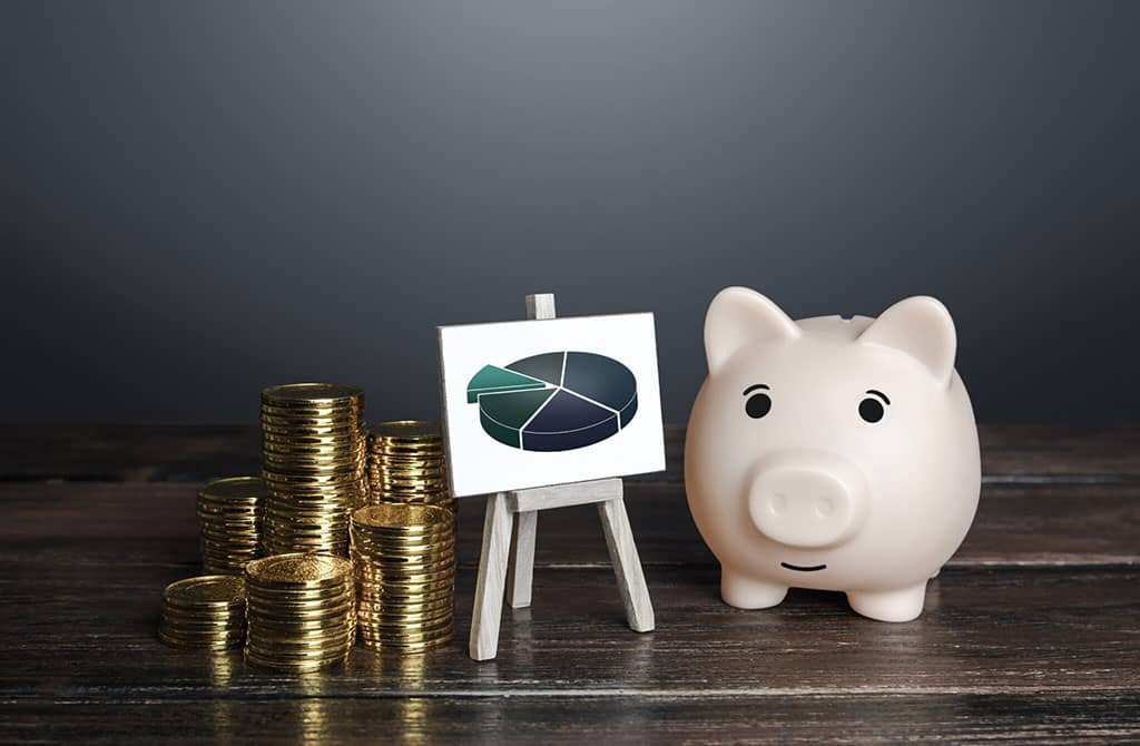 piggy bank and budget money 2022 11 09 06 42 16 utc 2048x1340 1
